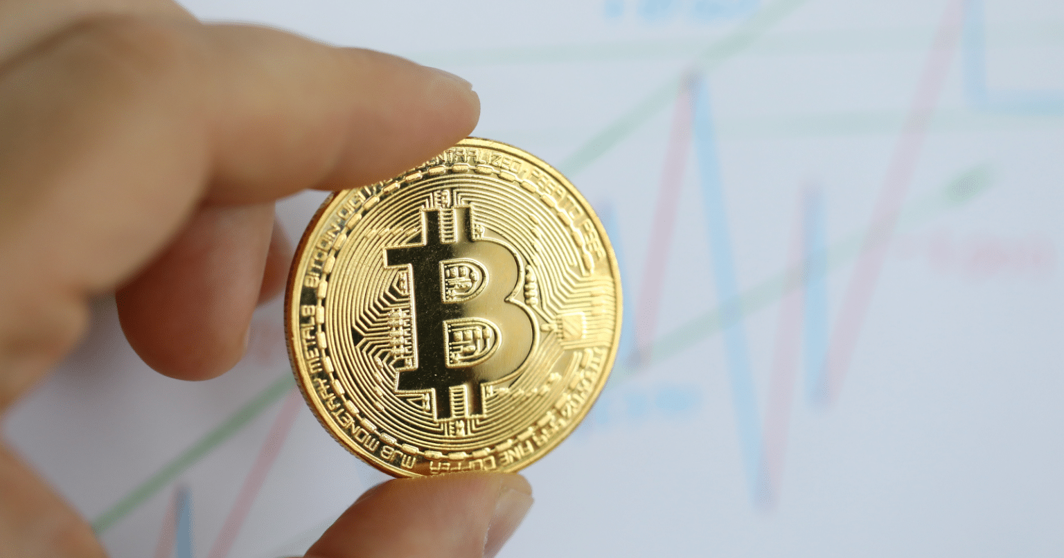 A pesar de la caída, solo el 5% de los inversores vendió ETFs de Bitcoin