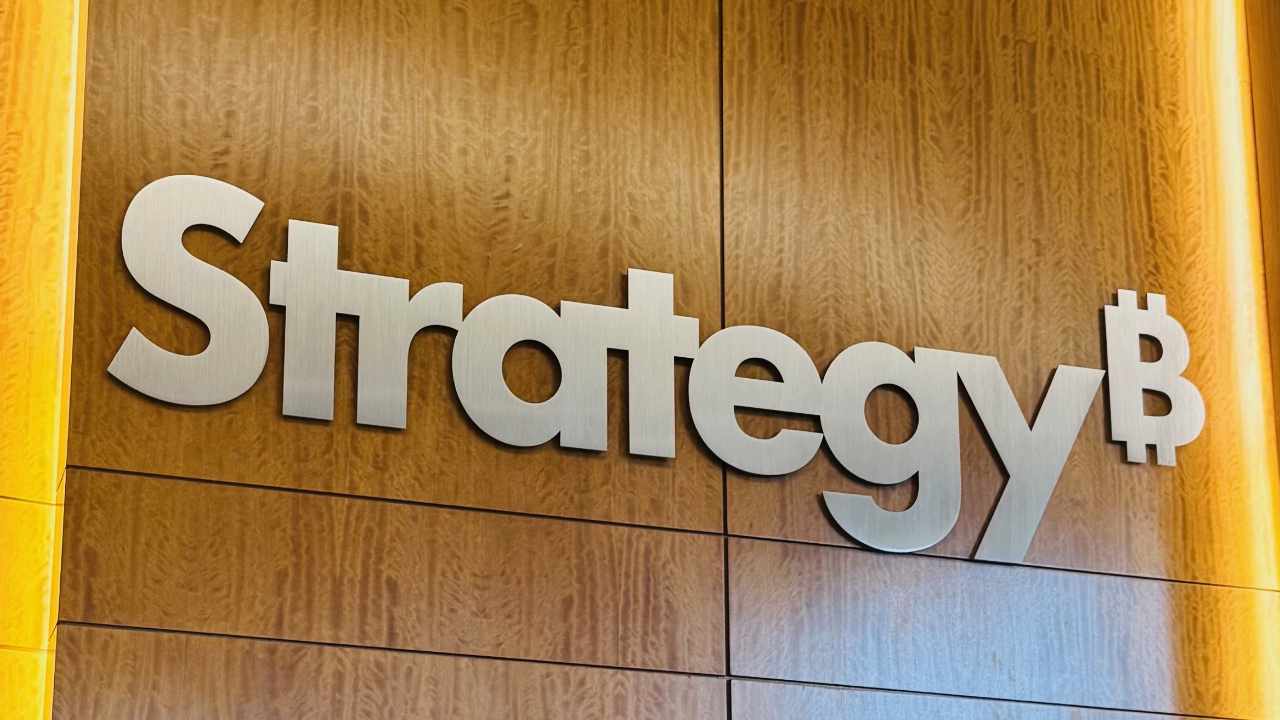 Strategy podría verse obligada a vender sus Bitcoins: ¿cuál sería el impacto en el mercado?