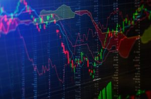 Analista señala 2 criptomonedas sobrecompradas para evitar esta semana