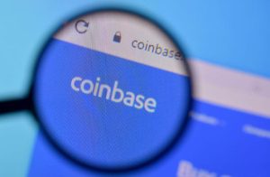 Correlación con Bitcoin mantiene a Coinbase bajo riesgo de una desvalorización extrema del 90%