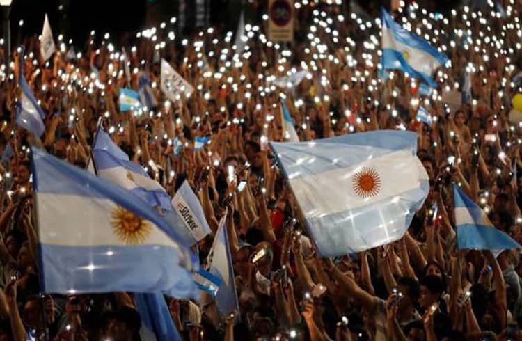 Argentina restringe ainda mais a compra de dólares após eleições e Bitcoin pode se beneficiar