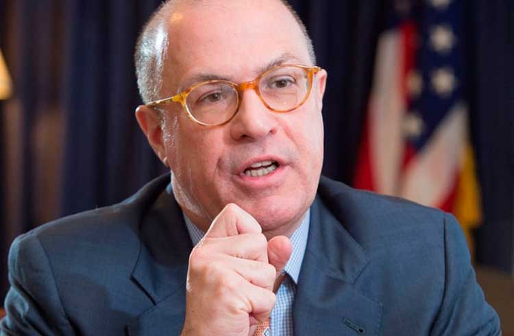 Ex-presidente da CFTC anuncia novo cargo e pressiona a criação de "dólar digital"