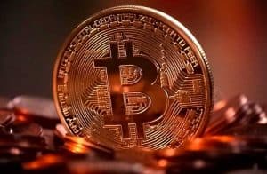 Preço do Bitcoin é mantido na faixa dos US$7 mil durante fim de semana
