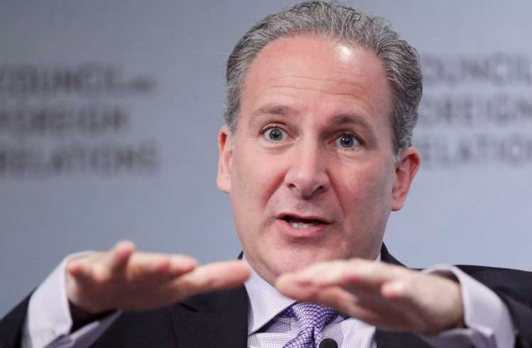 Peter Schiff afirma que apenas tolos estão escolhendo o Bitcoin