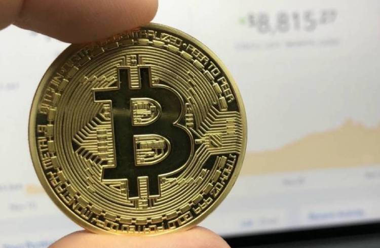 Bitcoin rompe os US$ 7.700; Ethereum quase nos US$ 200