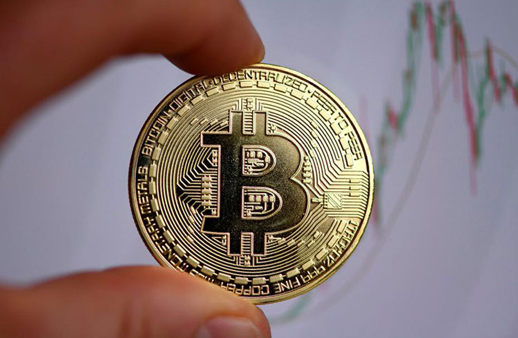 Bitcoin continua abaixo dos R$ 50.000 com a queda do dólar