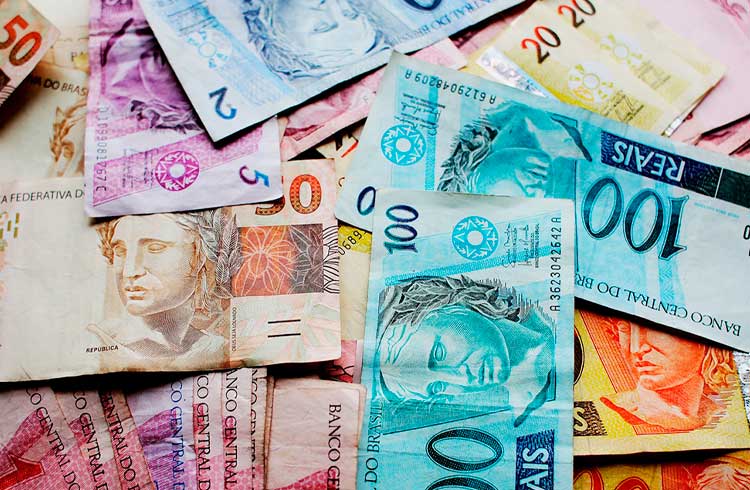Dinheiro tende a desaparecer e criptomoedas são desafio, diz professora da PUC