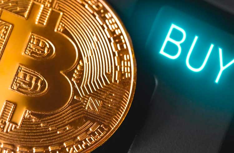 Analista explica as razões pelas quais todos deveriam comprar Bitcoin