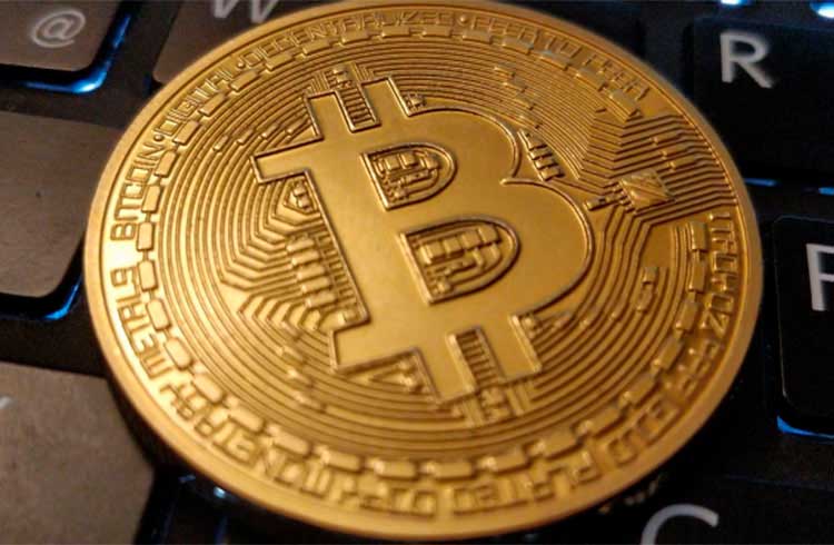Picos de saques em exchanges podem levar o Bitcoin a R$ 90 mil em agosto