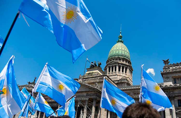 Acesso ao Bitcoin na Argentina é dificultado pela desbancarização, afirma especialista