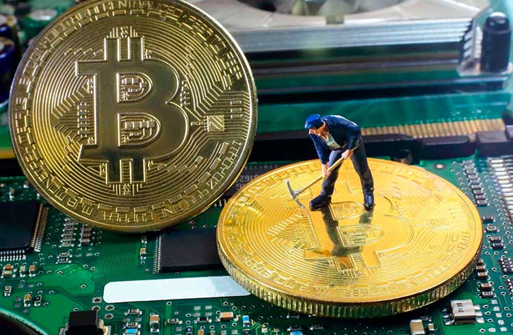 Bitcoin pode sofrer queda com pressão de venda massiva de mineradores