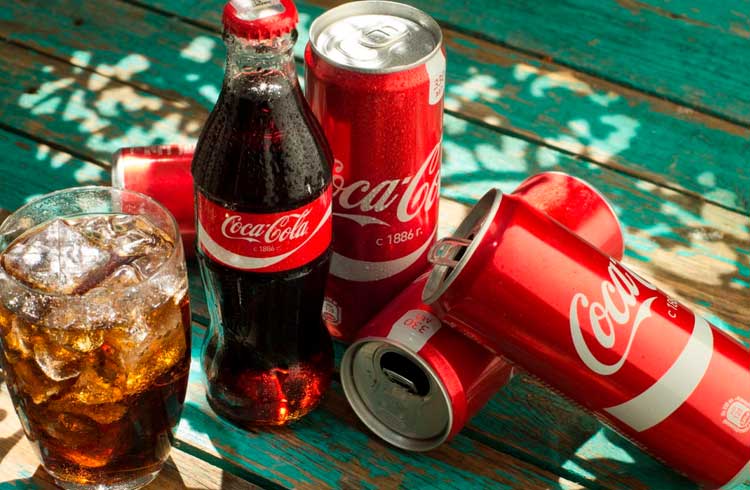 Golpe que promete frigobar de Coca-Cola bloqueia celular e pede resgate em Bitcoin