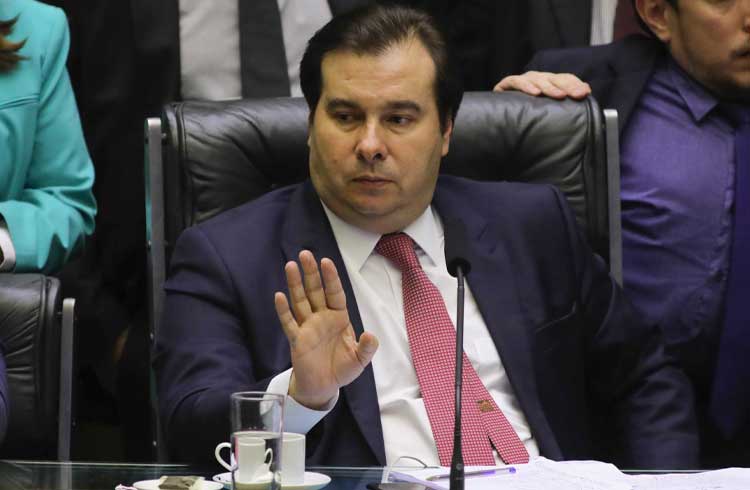 Rodrigo Maia: imposto que pode prejudicar criptomoedas no Brasil não passa no Congresso