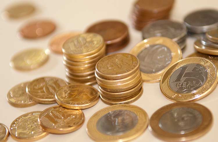 Coletor que converte moedas em criptomoedas é criado por brasileiro
