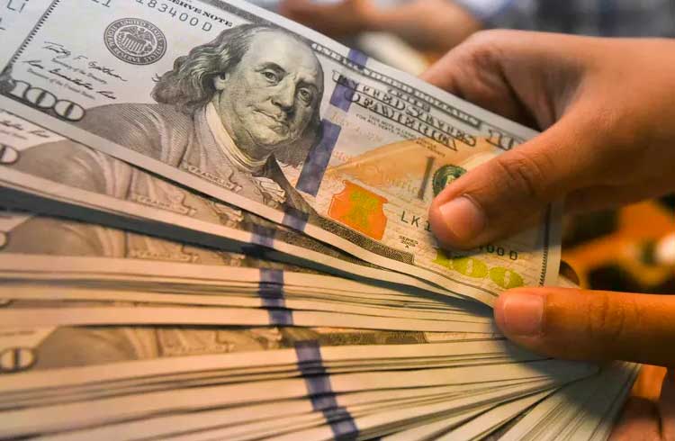 Dólar dispara e IBOV recua em razão de dois grandes fatores