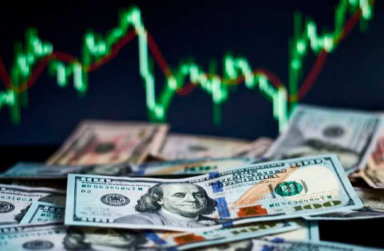 Economistas vêem dólar alto e leve melhora da economia em 2020