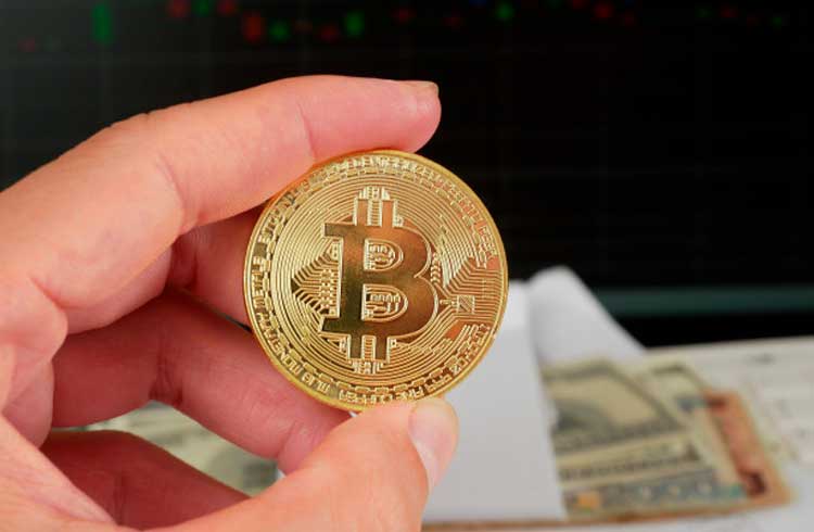 Investidores recorrem a Bitcoin, ouro e uísque para fugir da inflação