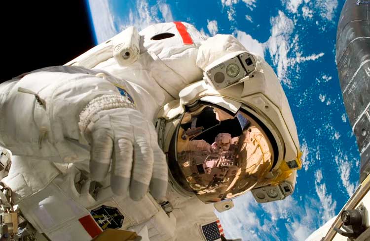 Primeira transação em blockchain no espaço é realizada em parceria com a NASA