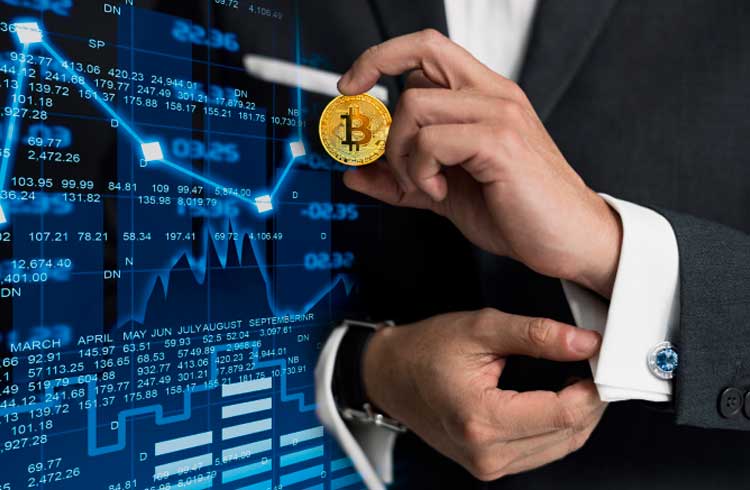 Especialista dá 4 dicas para investir em criptomoedas