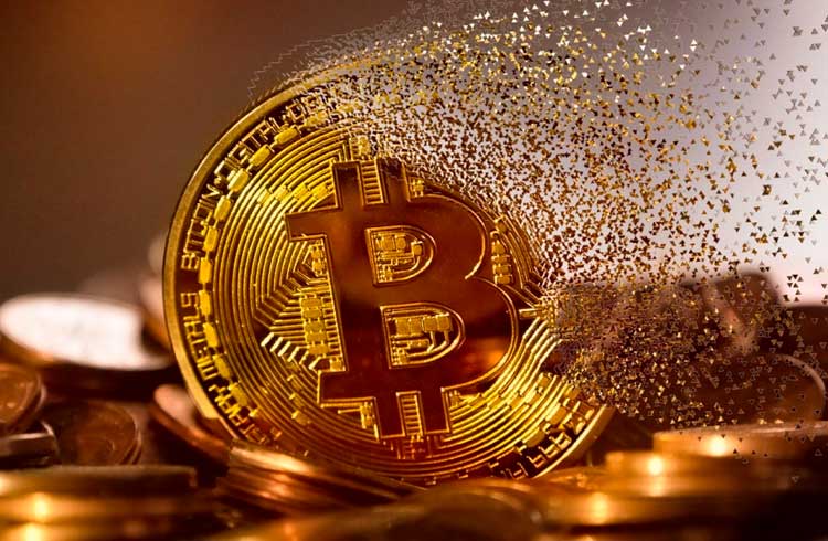 Pirâmide rouba R$ 5,4 milhões em Bitcoin com papo de coach