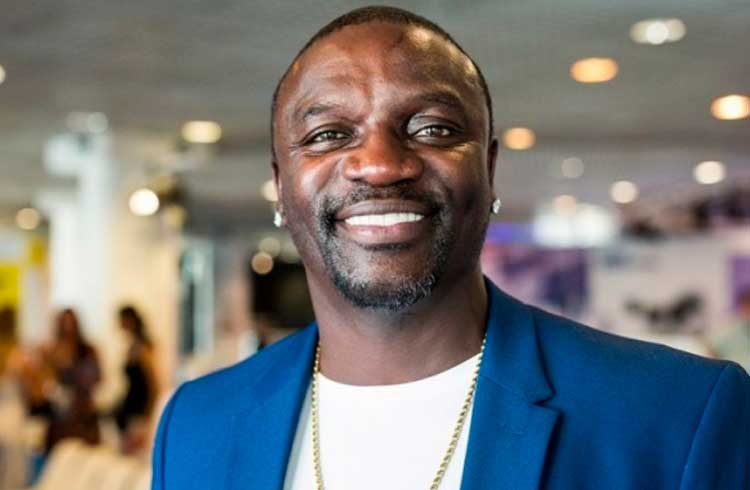 Akon vai dar criptomoedas para criadores de conteúdo