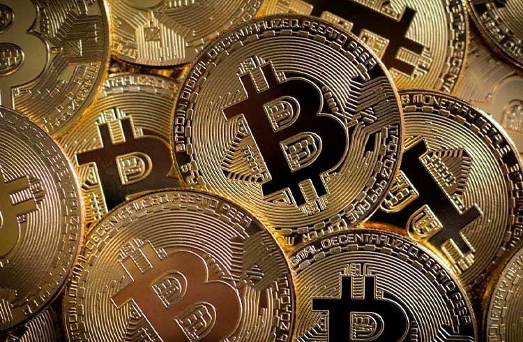 Bitcoin atinge os R$ 72.600 e segue subindo; Ethereum dispara 8%