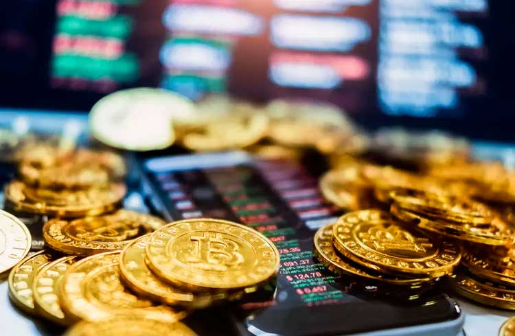 Fundos de criptomoedas registram queda pela primeira vez na pandemia