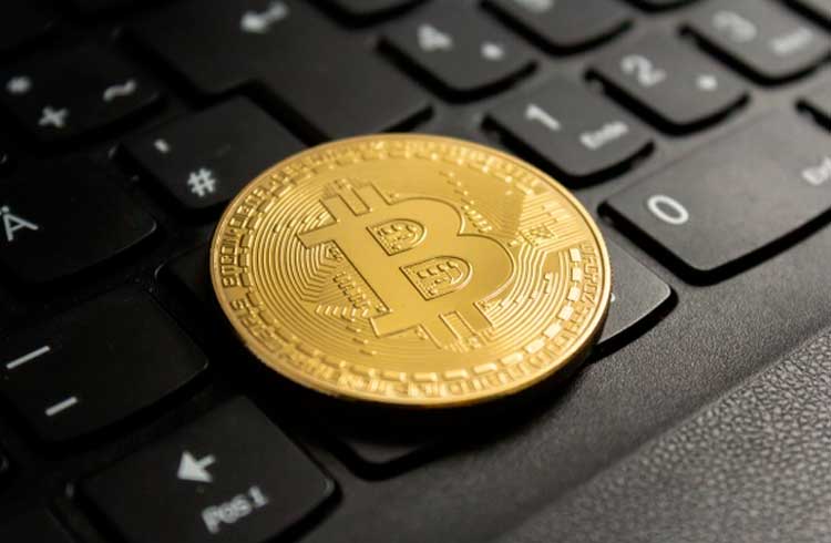 Bitcoin corrige 11%: especialistas explicam motivos da queda