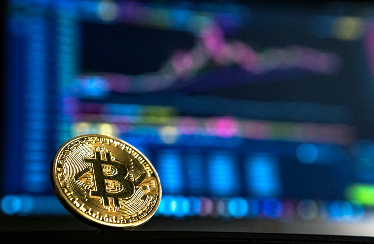 Bitcoin valoriza 4% e passa os R$ 91.000; altcoins disparam