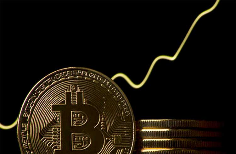 Bitcoin valoriza quase 10% e busca os R$ 85.000; analistas estão otimistas