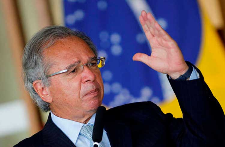 Brasil pode passar por hiperinflação se não conseguir rolar dívida, afirma Guedes