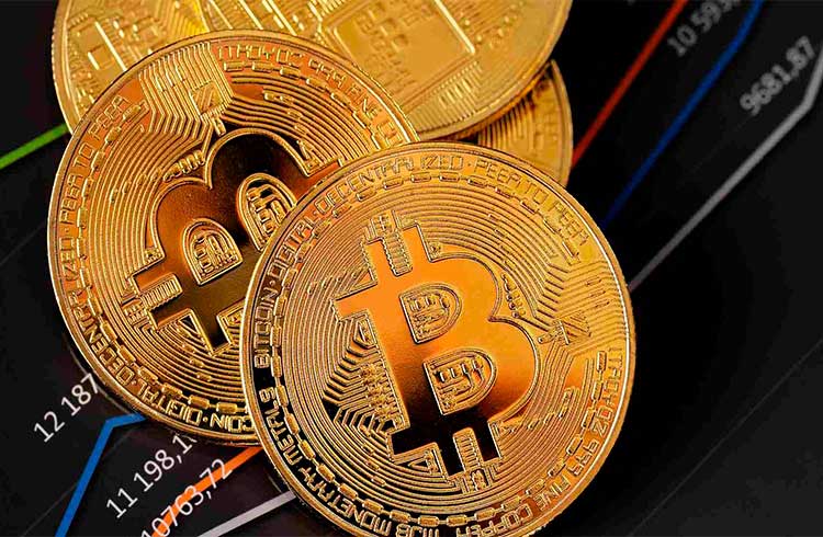 Bitcoin bate de novo R$ 100.000 e se aproxima de máxima histórica