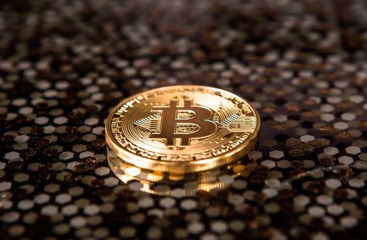 Bitcoin causa “deseducação financeira”, diz gestor brasileiro