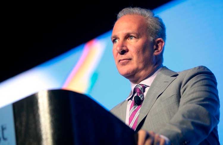 Queimou a língua: Peter Schiff critica Bitcoin e criptomoeda sobe 4%