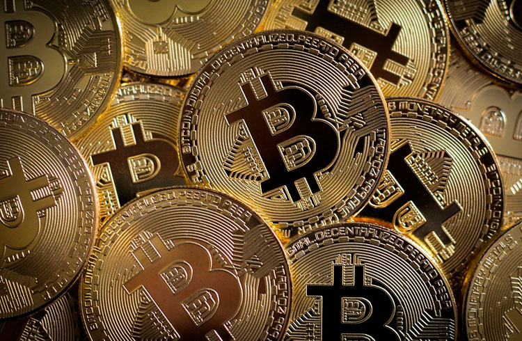 Bitcoin derrete R$ 30.000 e volta aos R$ 155.000