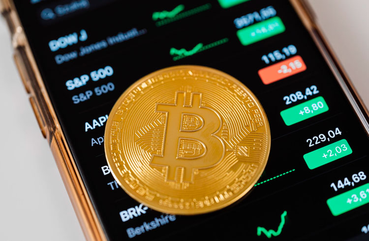 Especialistas indicam motivos para a queda do Bitcoin