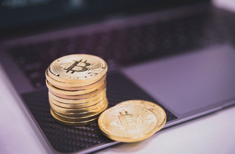 Quer comprar Bitcoin e tem pouco dinheiro? Jornalista dá 3 dicas