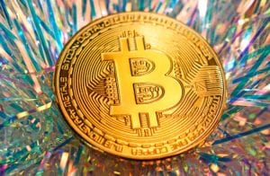 Bitcoin passará de R$ 450.000 em abril, afirma analista de mercado