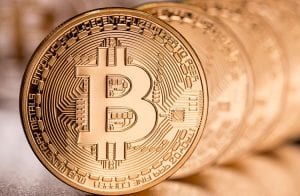 Lesados pela Atlas Quantum oferecem 10 Bitcoins para reunir com CEO