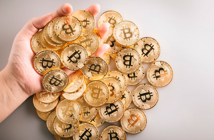 Usuários sacam R$ 3,4 bilhões em Bitcoin da Coinbase em 24 horas