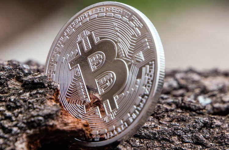 Após ATH, Bitcoin escorrega 8% e volta a R$ 311.000