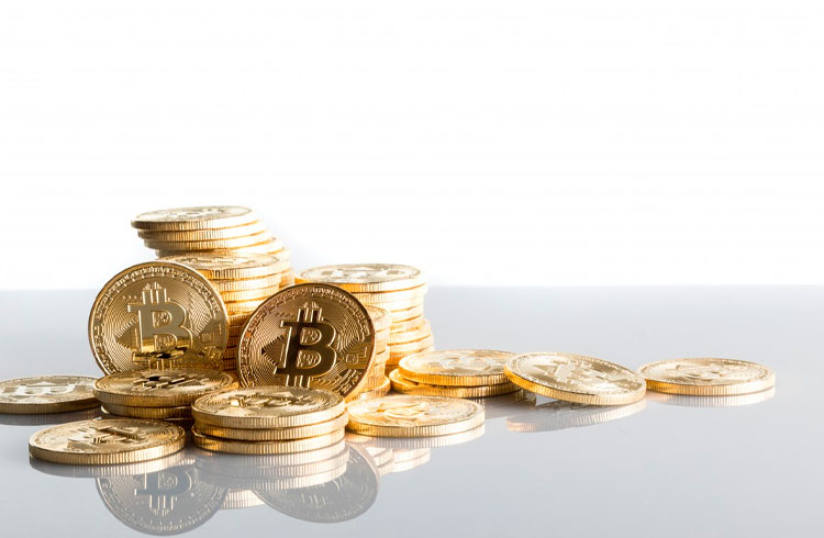 Bitcoin se mantém em R$ 318.000 enquanto Theta salta 12%
