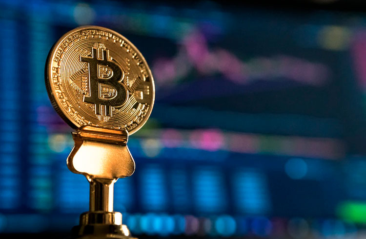 Bitcoin segue acima de R$ 300.000 enquanto token DeFi salta 28%