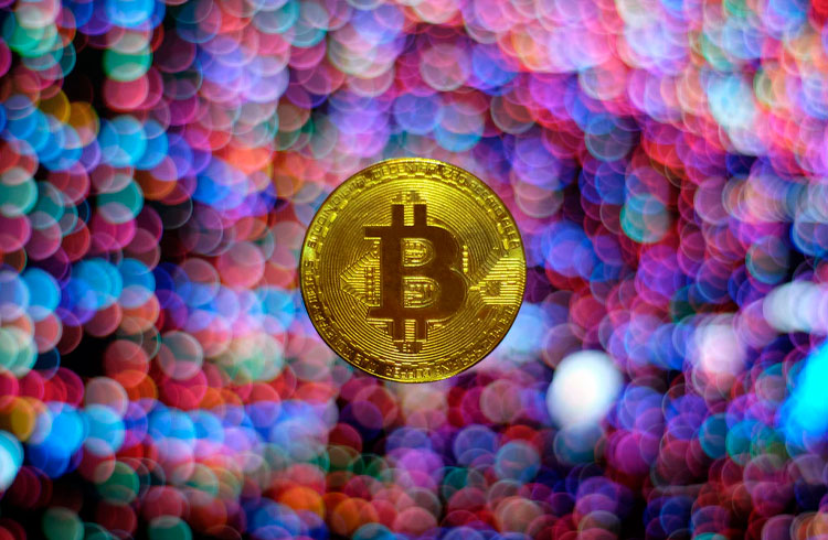 Bitcoin segue forte em R$ 326.000 enquanto criptomoedas lutam