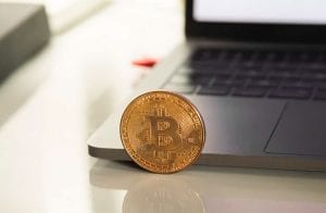 Bitcoin segue na área de R$ 280.000; Theta avança 45%