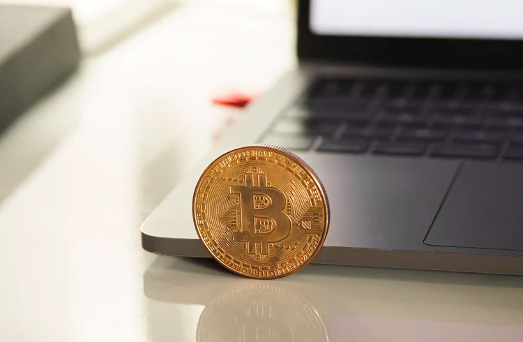 Bitcoin segue na área de R$ 280.000; Theta avança 45%