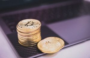 Debate descentralizado: comprei Bitcoin e está subindo, mas e se o preço cair?