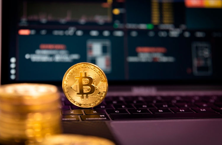 Mineração de Bitcoin já rendeu R$ 8,7 bilhões em março, aponta relatório