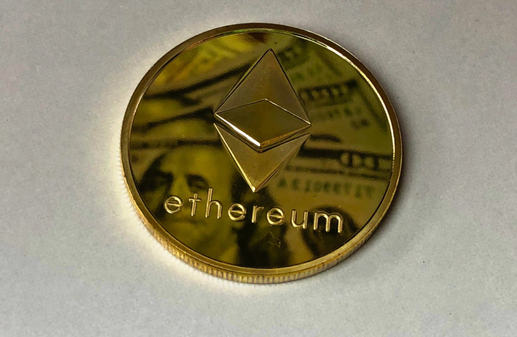 Ethereum valoriza 12% enquanto outras criptomoedas corrigem
