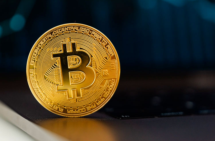 Bitcoin ainda busca US$ 60.000 enquanto criptomoedas saltam 2 dígitos